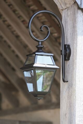 Außenwandleuchte am Bischofsstab im klassischen Laternenstil – Place des Vosges 2 Nr. 02 | Roger Pradier